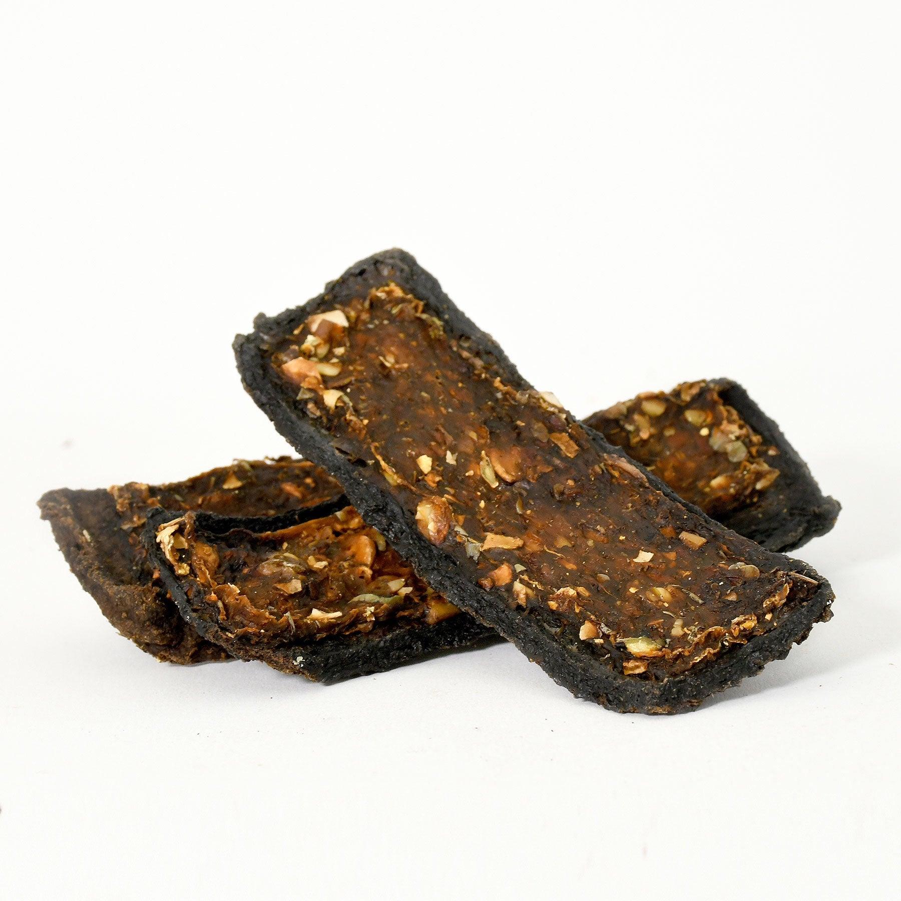 Filet double couche d'insectes avec potiron (environ 1200g) dans un présentoir imprimé